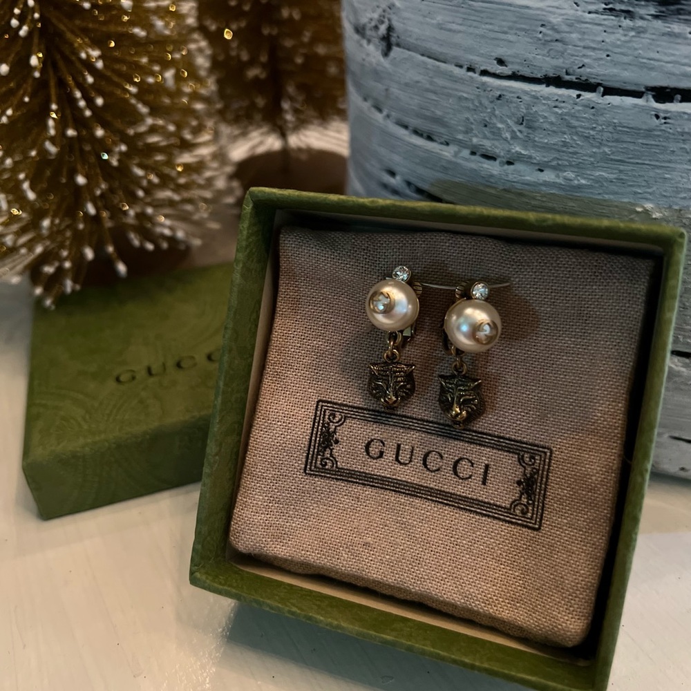GUCCI
Metal Crystal Resin Pearl Feline Clip On Earrings Aged Gold